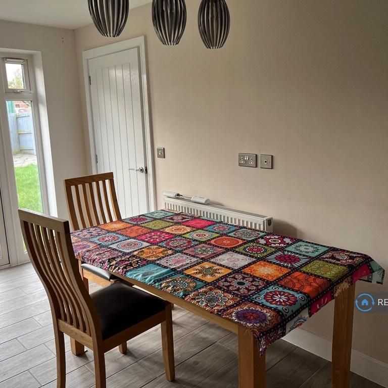 4 bedroom detached house to rent - Photo 1