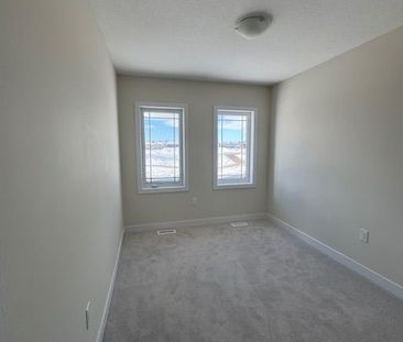 For Lease - 406 Eastbridge Avenue, Welland, Ontario - Photo 6