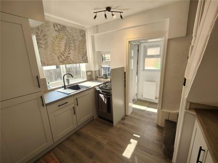2 bedroom end of terrace house to rent - Photo 4