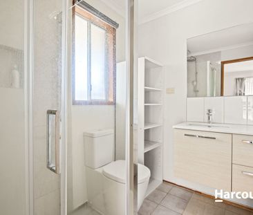 Spacious Family Living in a Prime Nar Nar Goon Location - Photo 4