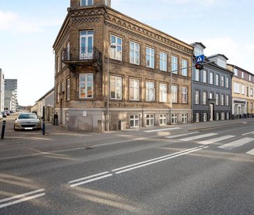 <b>STOR FLOT KÆLDER LEJLIGHED KORT FRA CENTRUM</b><br> - Foto 6