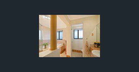 5 Bedrooms + tropical pool (rent increasing to $1180pw 9th February 2026) - Photo 5