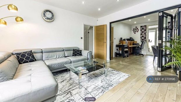 3 bedroom detached house to rent - Photo 1