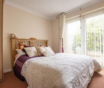 3 bedroom semi-detached bungalow to rent - Photo 4