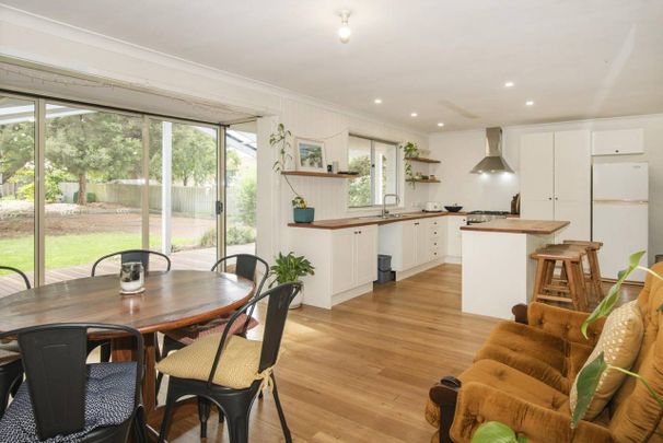 Charming Cottage - Photo 1