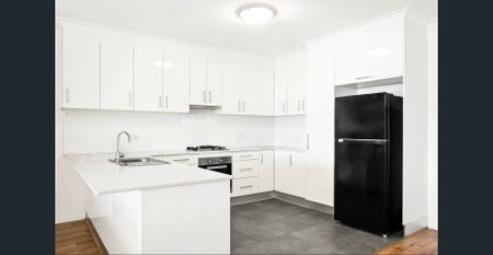 SPACIOUS TWO BEDROOM APARTMENT - Photo 5