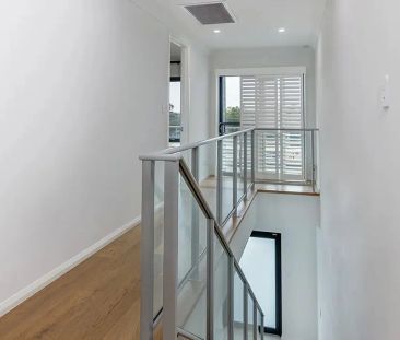 LUXURY 3 OR 4 BEDROOM HOME WITH SOLAR POWER STORAGE - Photo 2