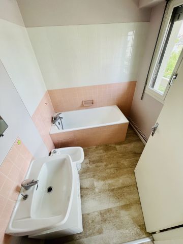Location Appartement 2 pièces 56m² CHATELLERAULT 86100 - Photo 3