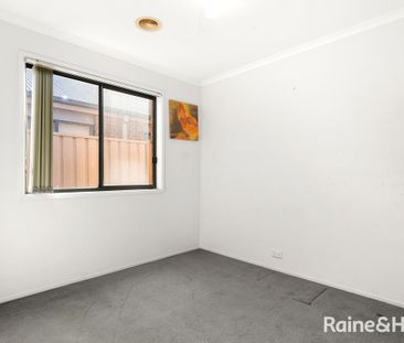 Splendid 3Br Home in Caroline Springs! - Photo 3