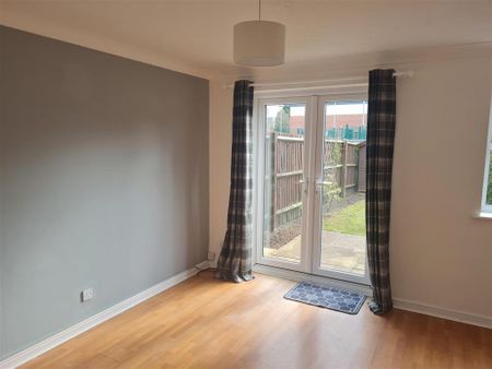2 bedroom end of terrace house to rent - Photo 4