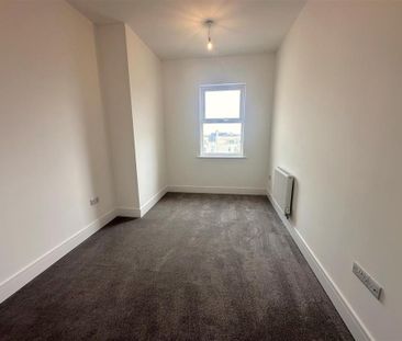 3 bedroom flat to rent - Photo 4