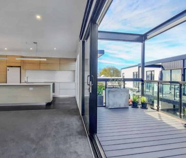 Two Bedroom City Apartment - Photo 3