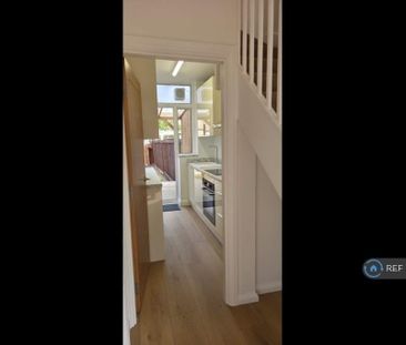 3 bedroom terraced house to rent - Photo 6