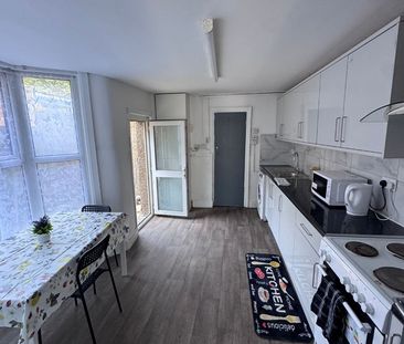 Room in a Shared House, Vicarage Road, N17 - Photo 3
