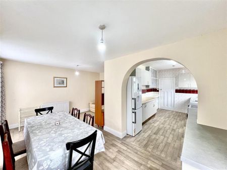 4 bedroom semi-detached house to rent - Photo 4