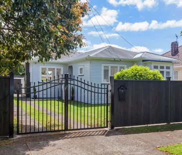 SANDRINGHAM - Sunny 3 Bedroom home in lovely location! - Photo 2