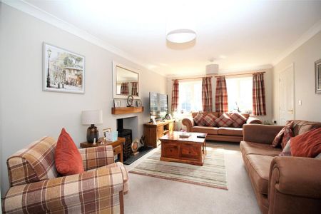 5 bedroom detached house to rent - Photo 2