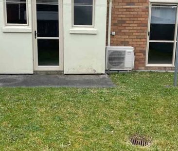 Spacious Family Townhouse in the Heart of Ranui - Photo 4