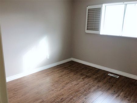 For Lease - 331 Green Lane, Markham, Ontario - Photo 3