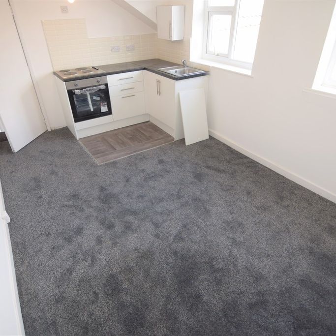 To Let 1 Bed Flat - Photo 1