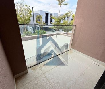 3 bedroom Townhouse, corner Unit, Ready to move - Photo 2