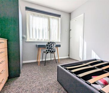 1 bedroom in a house share to rent - Photo 3