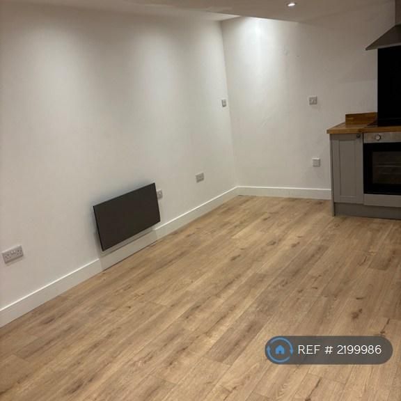 3 bedroom flat to rent - Photo 1
