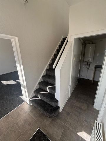 2 bedroom townhouse to rent - Photo 2