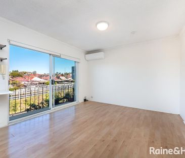 Cosy well presented apartment close to transport - Photo 2