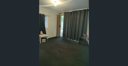 Spacious Home- Inground Pool - Air con- Big Block - 6 Month Lease on offer - Photo 2