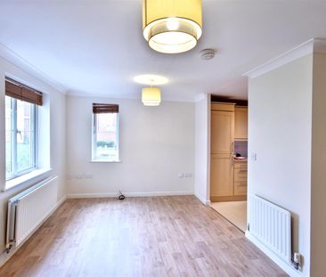 Watermint Drive, Tuffley, - Photo 4