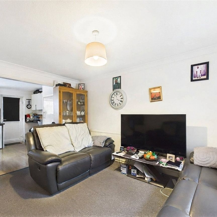 Tuscan Close, Tilehurst, Reading, Berkshire, RG30 - Photo 1