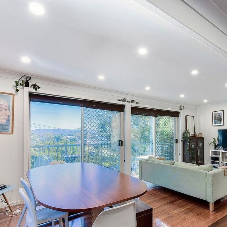 Front Townhouse in Prime Annerley Location - Photo 1