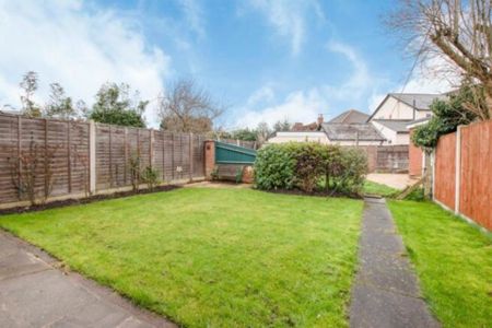 4 bedroom Semi-detached house to rent - Photo 5