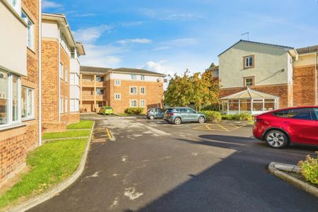 2 bedroom Flat To Let - Photo 5