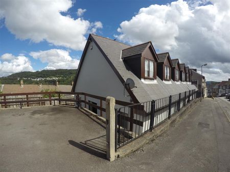 House - Detached For Rent St. Michaels Avenue, Pontypridd - Photo 5