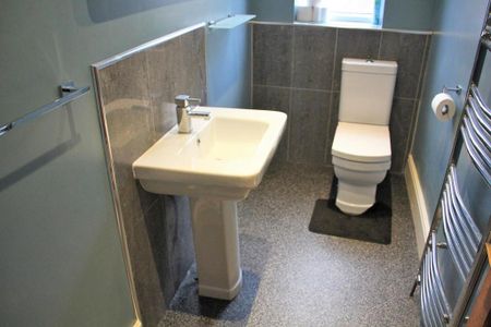 3 bedroom terraced house to rent - Photo 5