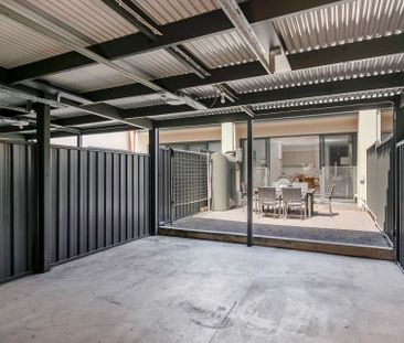 Stylish Urban Living in Brompton - Photo 3
