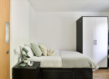 1 bedroom in a house share to rent - Photo 4