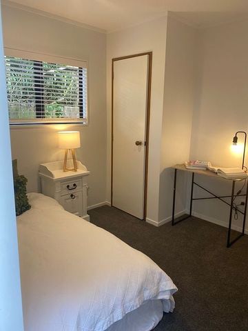 Charming 4BR Home in Mt. Eden - Photo 2