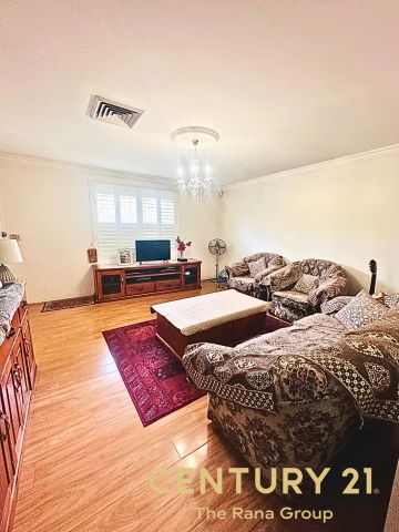 “Spacious & Energy-Efficient 3-Bedroom Home Near Penrith CBD” - Photo 3