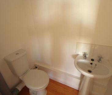 2 bedroom end of terrace house to rent - Photo 1
