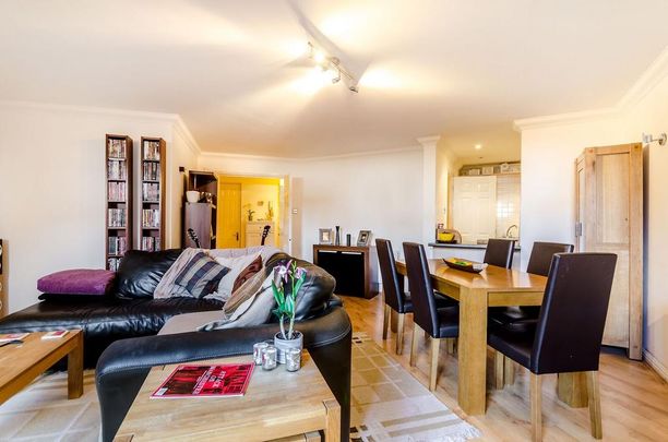 2 bedroom flat to rent - Photo 1