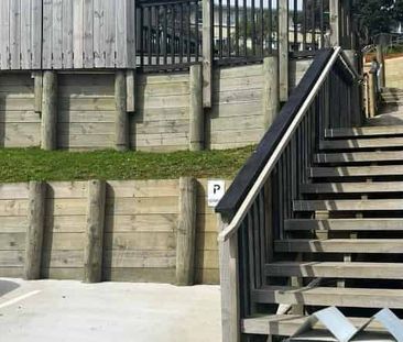 Spacious 4-Bedroom Home – Close to Schools & Shops - Photo 5