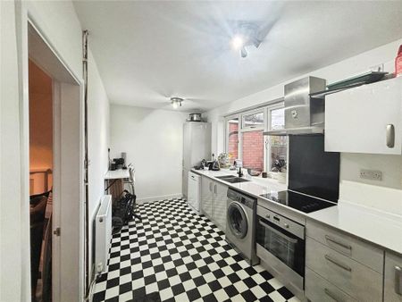 2 bedroom semi-detached house to rent - Photo 5