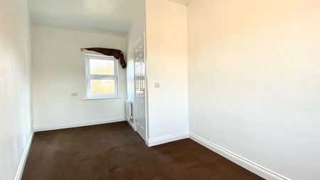 Steven Close - Photo 5