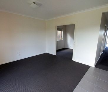 2/22 Arthur Phillip Drive, Pakenham VIC 3810 - House For Rent | Domain - Photo 5