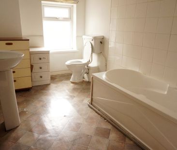 2 Bedroom Mid Terraced House For Rent - Photo 3