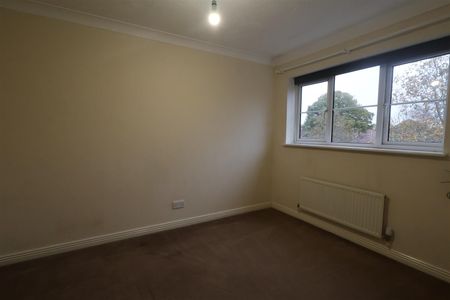 Devonport Close, Redditch - Photo 2