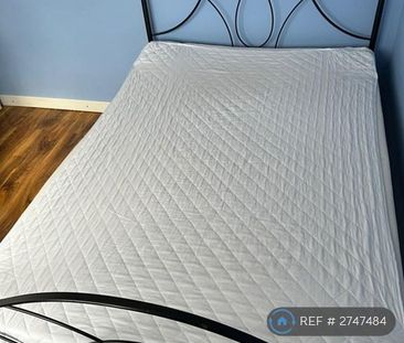 1 bedroom in a house share to rent - Photo 2